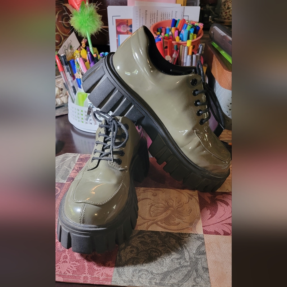 Chunky patent leather Army grn shoes